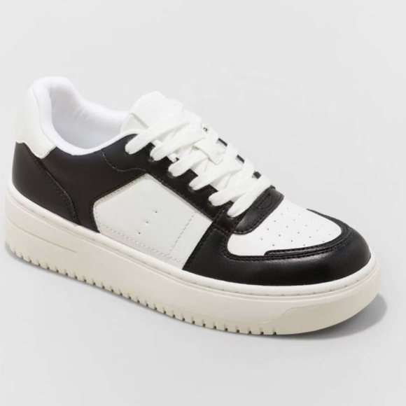 New Stylish Black and White Sneakers - Picture 1 of 5